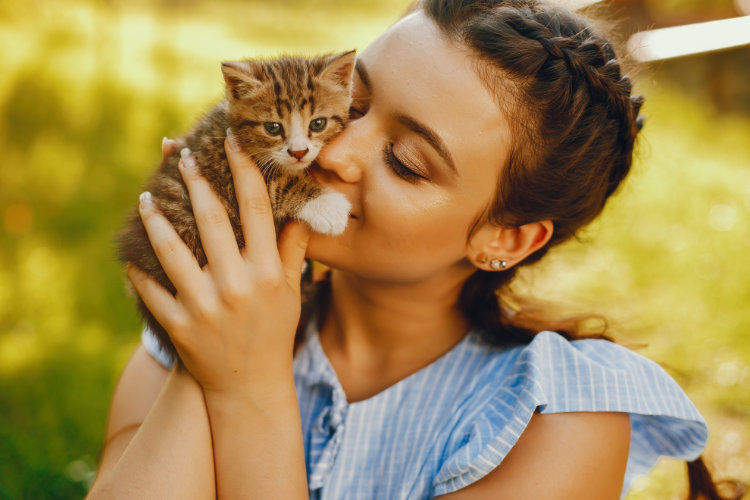 Young girl with kitten.